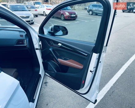 Білий Ауді Ку 5, об'ємом двигуна 1.98 л та пробігом 86 тис. км за 29500 $, фото 7 на Automoto.ua