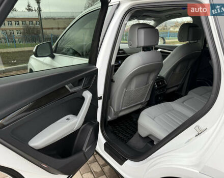 Белый Ауди Ку 5, объемом двигателя 1.98 л и пробегом 95 тыс. км за 29400 $, фото 24 на Automoto.ua