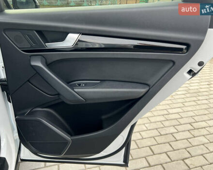 Белый Ауди Ку 5, объемом двигателя 1.97 л и пробегом 287 тыс. км за 27816 $, фото 25 на Automoto.ua