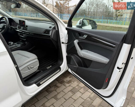 Белый Ауди Ку 5, объемом двигателя 1.98 л и пробегом 95 тыс. км за 29400 $, фото 30 на Automoto.ua