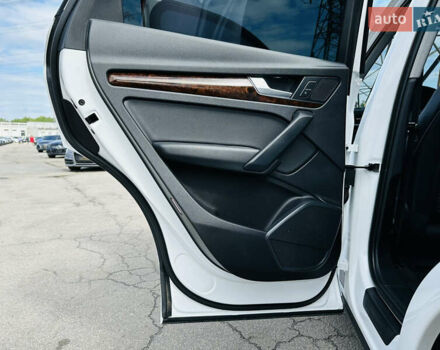 Белый Ауди Ку 5, объемом двигателя 1.98 л и пробегом 93 тыс. км за 26500 $, фото 18 на Automoto.ua