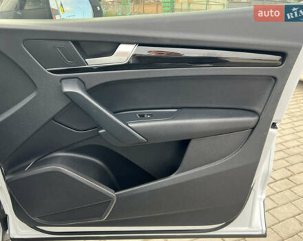 Белый Ауди Ку 5, объемом двигателя 1.97 л и пробегом 287 тыс. км за 27816 $, фото 27 на Automoto.ua