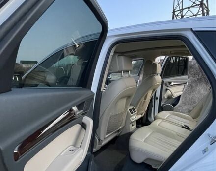 Белый Ауди Ку 5, объемом двигателя 2 л и пробегом 126 тыс. км за 28800 $, фото 9 на Automoto.ua