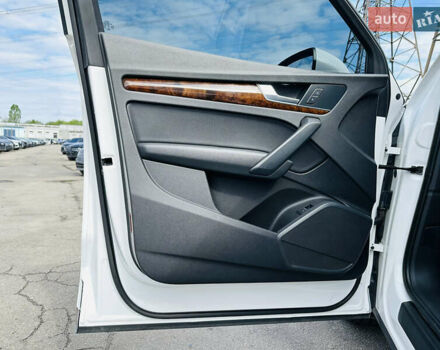 Белый Ауди Ку 5, объемом двигателя 1.98 л и пробегом 93 тыс. км за 26500 $, фото 16 на Automoto.ua