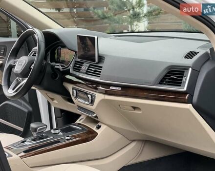 Белый Ауди Ку 5, объемом двигателя 2 л и пробегом 135 тыс. км за 26950 $, фото 5 на Automoto.ua