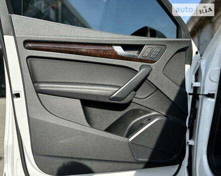 Белый Ауди Ку 5, объемом двигателя 2 л и пробегом 41 тыс. км за 24900 $, фото 26 на Automoto.ua