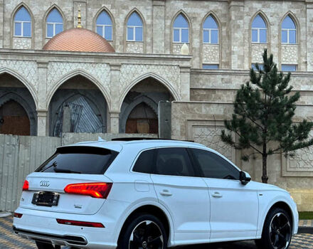 Белый Ауди Ку 5, объемом двигателя 2 л и пробегом 108 тыс. км за 28500 $, фото 1 на Automoto.ua