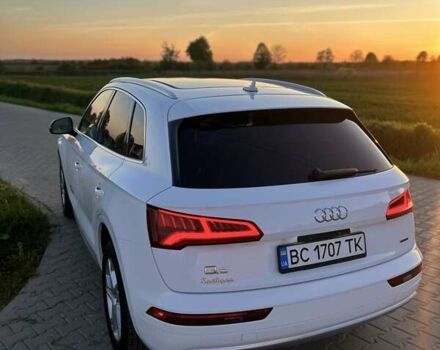 Белый Ауди Ку 5, объемом двигателя 1.98 л и пробегом 110 тыс. км за 25300 $, фото 6 на Automoto.ua