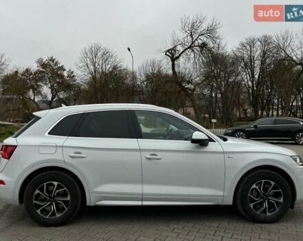 Белый Ауди Ку 5, объемом двигателя 1.97 л и пробегом 240 тыс. км за 38500 $, фото 3 на Automoto.ua