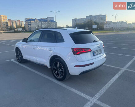 Белый Ауди Ку 5, объемом двигателя 1.97 л и пробегом 215 тыс. км за 32900 $, фото 4 на Automoto.ua