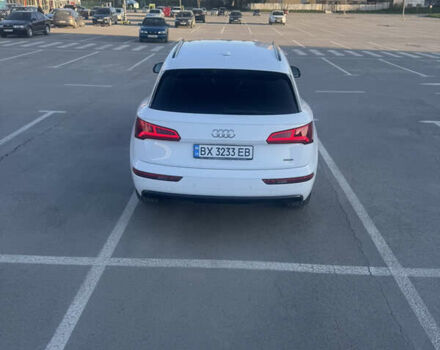 Белый Ауди Ку 5, объемом двигателя 1.97 л и пробегом 215 тыс. км за 32900 $, фото 5 на Automoto.ua