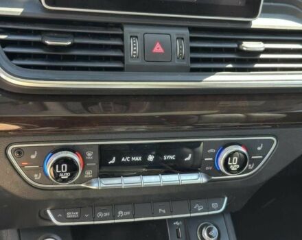 Белый Ауди Ку 5, объемом двигателя 2 л и пробегом 38 тыс. км за 12500 $, фото 10 на Automoto.ua