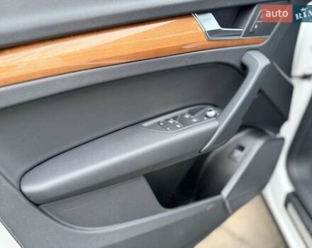 Білий Ауді Ку 5, об'ємом двигуна 1.98 л та пробігом 39 тис. км за 33500 $, фото 12 на Automoto.ua