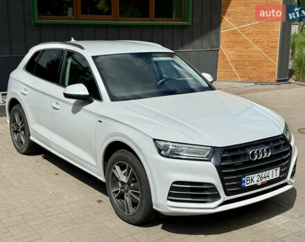 Білий Ауді Ку 5, об'ємом двигуна 2 л та пробігом 56 тис. км за 31900 $, фото 7 на Automoto.ua