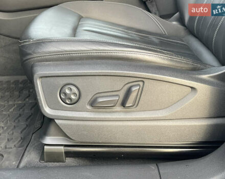 Белый Ауди Ку 5, объемом двигателя 2 л и пробегом 56 тыс. км за 38400 $, фото 15 на Automoto.ua