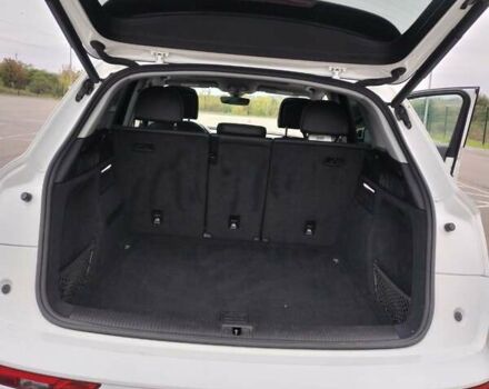 Белый Ауди Ку 5, объемом двигателя 2 л и пробегом 52 тыс. км за 30900 $, фото 26 на Automoto.ua