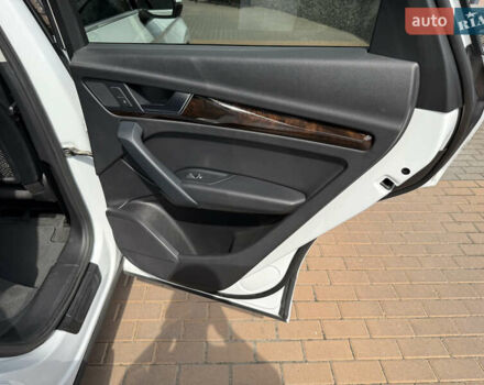 Белый Ауди Ку 5, объемом двигателя 2 л и пробегом 55 тыс. км за 26500 $, фото 43 на Automoto.ua