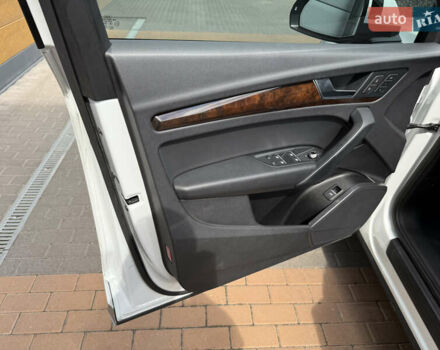 Белый Ауди Ку 5, объемом двигателя 2 л и пробегом 55 тыс. км за 26500 $, фото 34 на Automoto.ua