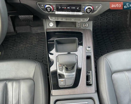 Белый Ауди Ку 5, объемом двигателя 2 л и пробегом 56 тыс. км за 38400 $, фото 27 на Automoto.ua