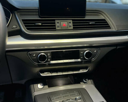 Білий Ауді Ку 5, об'ємом двигуна 2 л та пробігом 119 тис. км за 25700 $, фото 23 на Automoto.ua