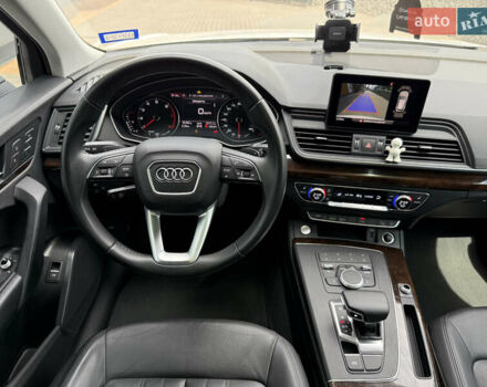 Белый Ауди Ку 5, объемом двигателя 2 л и пробегом 55 тыс. км за 26500 $, фото 45 на Automoto.ua