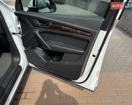 Белый Ауди Ку 5, объемом двигателя 2 л и пробегом 55 тыс. км за 26500 $, фото 40 на Automoto.ua