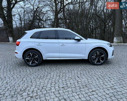 Білий Ауді Ку 5, об'ємом двигуна 2 л та пробігом 100 тис. км за 33900 $, фото 4 на Automoto.ua