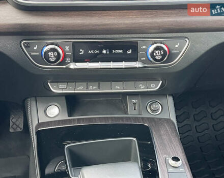 Белый Ауди Ку 5, объемом двигателя 2 л и пробегом 56 тыс. км за 38400 $, фото 26 на Automoto.ua