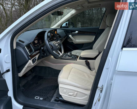 Білий Ауді Ку 5, об'ємом двигуна 2 л та пробігом 100 тис. км за 33900 $, фото 28 на Automoto.ua