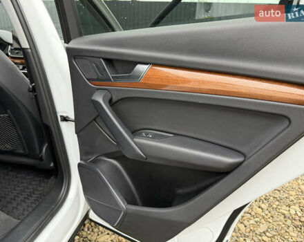 Белый Ауди Ку 5, объемом двигателя 1.98 л и пробегом 59 тыс. км за 33900 $, фото 58 на Automoto.ua