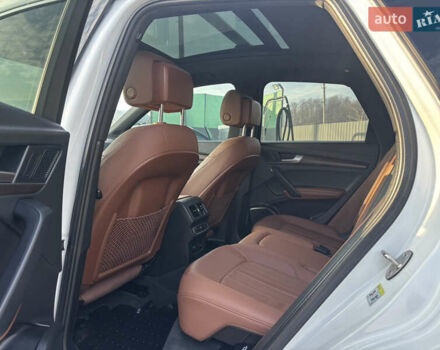 Белый Ауди Ку 5, объемом двигателя 2 л и пробегом 62 тыс. км за 30990 $, фото 31 на Automoto.ua