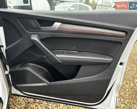 Белый Ауди Ку 5, объемом двигателя 1.98 л и пробегом 122 тыс. км за 27000 $, фото 26 на Automoto.ua