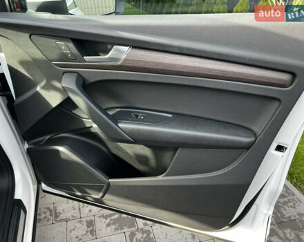 Білий Ауді Ку 5, об'ємом двигуна 1.98 л та пробігом 172 тис. км за 27777 $, фото 16 на Automoto.ua