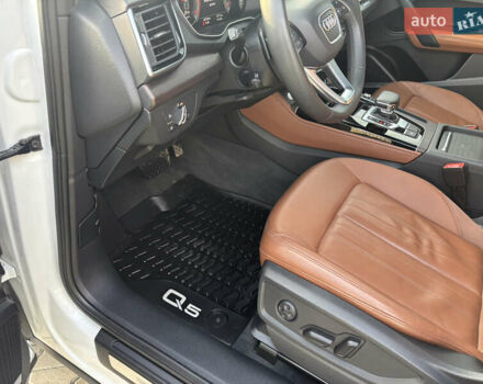 Белый Ауди Ку 5, объемом двигателя 2 л и пробегом 62 тыс. км за 30990 $, фото 37 на Automoto.ua