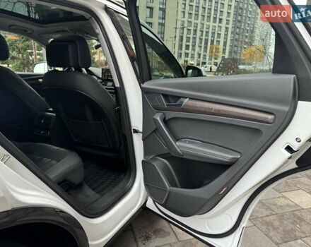 Белый Ауди Ку 5, объемом двигателя 1.98 л и пробегом 73 тыс. км за 31500 $, фото 22 на Automoto.ua