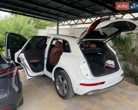 Белый Ауди Ку 5, объемом двигателя 1.98 л и пробегом 56 тыс. км за 42800 $, фото 5 на Automoto.ua