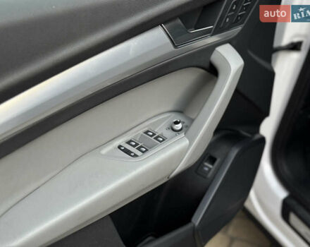 Білий Ауді Ку 5, об'ємом двигуна 2 л та пробігом 5 тис. км за 46500 $, фото 26 на Automoto.ua