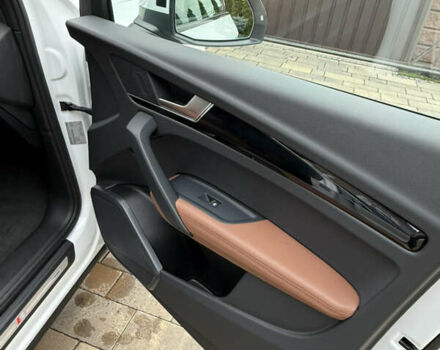 Белый Ауди Ку 5, объемом двигателя 1.97 л и пробегом 12 тыс. км за 59000 $, фото 25 на Automoto.ua