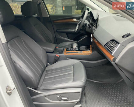 Белый Ауди Ку 5, объемом двигателя 2 л и пробегом 4 тыс. км за 34700 $, фото 28 на Automoto.ua