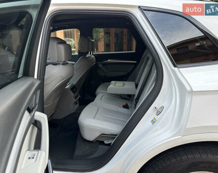 Білий Ауді Ку 5, об'ємом двигуна 2 л та пробігом 5 тис. км за 46500 $, фото 46 на Automoto.ua