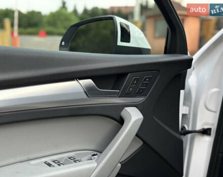Білий Ауді Ку 5, об'ємом двигуна 2 л та пробігом 5 тис. км за 46500 $, фото 25 на Automoto.ua