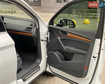 Белый Ауди Ку 5, объемом двигателя 2 л и пробегом 4 тыс. км за 34700 $, фото 27 на Automoto.ua