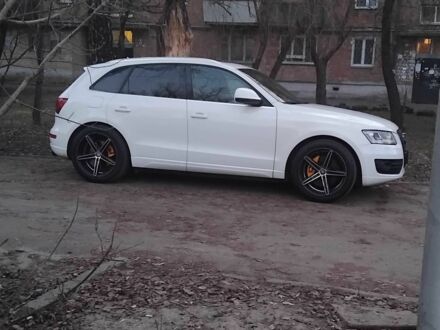 Белый Ауди Ку 5, объемом двигателя 2 л и пробегом 241 тыс. км за 12000 $, фото 1 на Automoto.ua