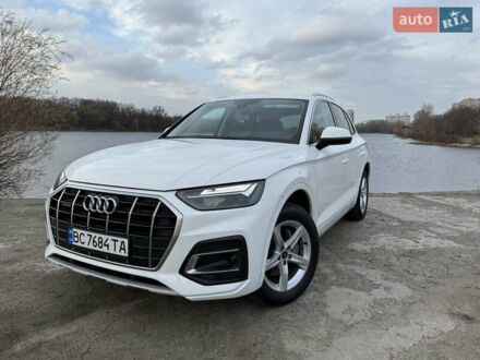 Ауди Ку 5 2020 в Киеве на Automoto.ua Белый Ауди Ку 5, объемом двигателя 1.98 л и пробегом 120 тыс. км за 27300 $, фото 1 на Automoto.ua