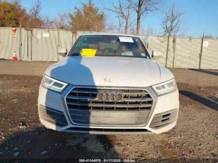 Ауді Ку 5 2020 у Вінниці на Automoto.ua Білий Ауді Ку 5, об'ємом двигуна 2 л та пробігом 74 тис. км за 19600 $, фото 1 на Automoto.ua