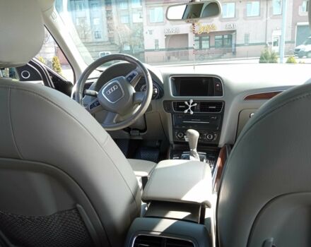 Черный Ауди Ку 5, объемом двигателя 2 л и пробегом 202 тыс. км за 312 $, фото 4 на Automoto.ua