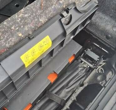 Черный Ауди Ку 5, объемом двигателя 1.98 л и пробегом 350 тыс. км за 12000 $, фото 14 на Automoto.ua