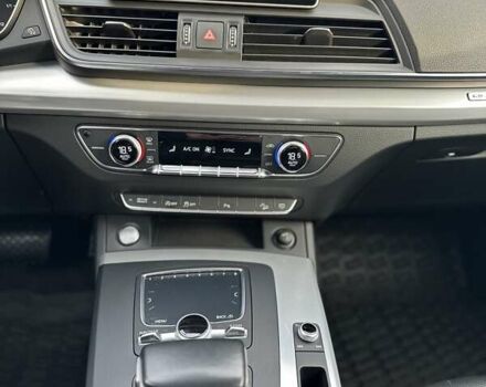 Черный Ауди Ку 5, объемом двигателя 1.97 л и пробегом 245 тыс. км за 26600 $, фото 19 на Automoto.ua