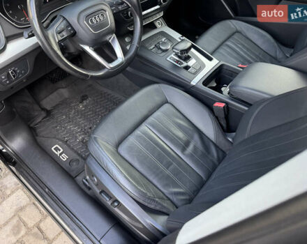 Чорний Ауді Ку 5, об'ємом двигуна 2 л та пробігом 159 тис. км за 20950 $, фото 28 на Automoto.ua