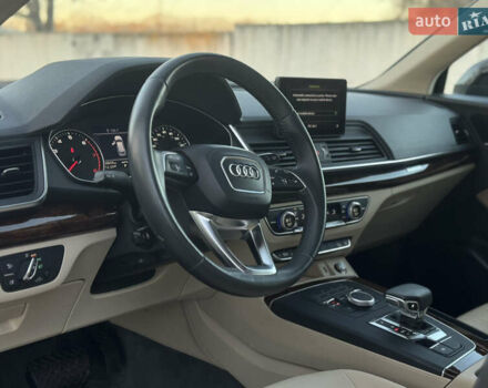 Чорний Ауді Ку 5, об'ємом двигуна 2 л та пробігом 88 тис. км за 22750 $, фото 61 на Automoto.ua